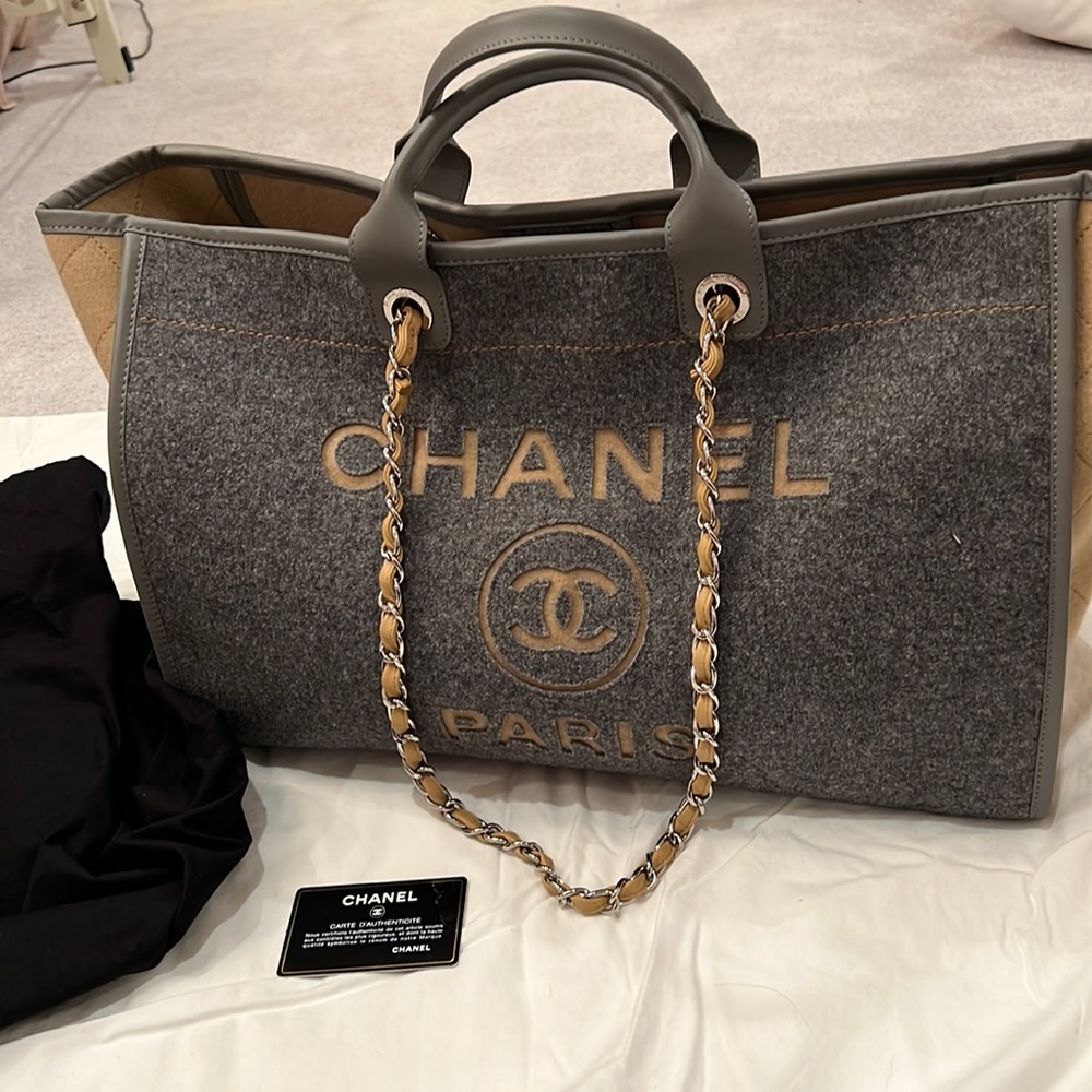 Chanel Large Wool Grey and beige Chanel Deauville.